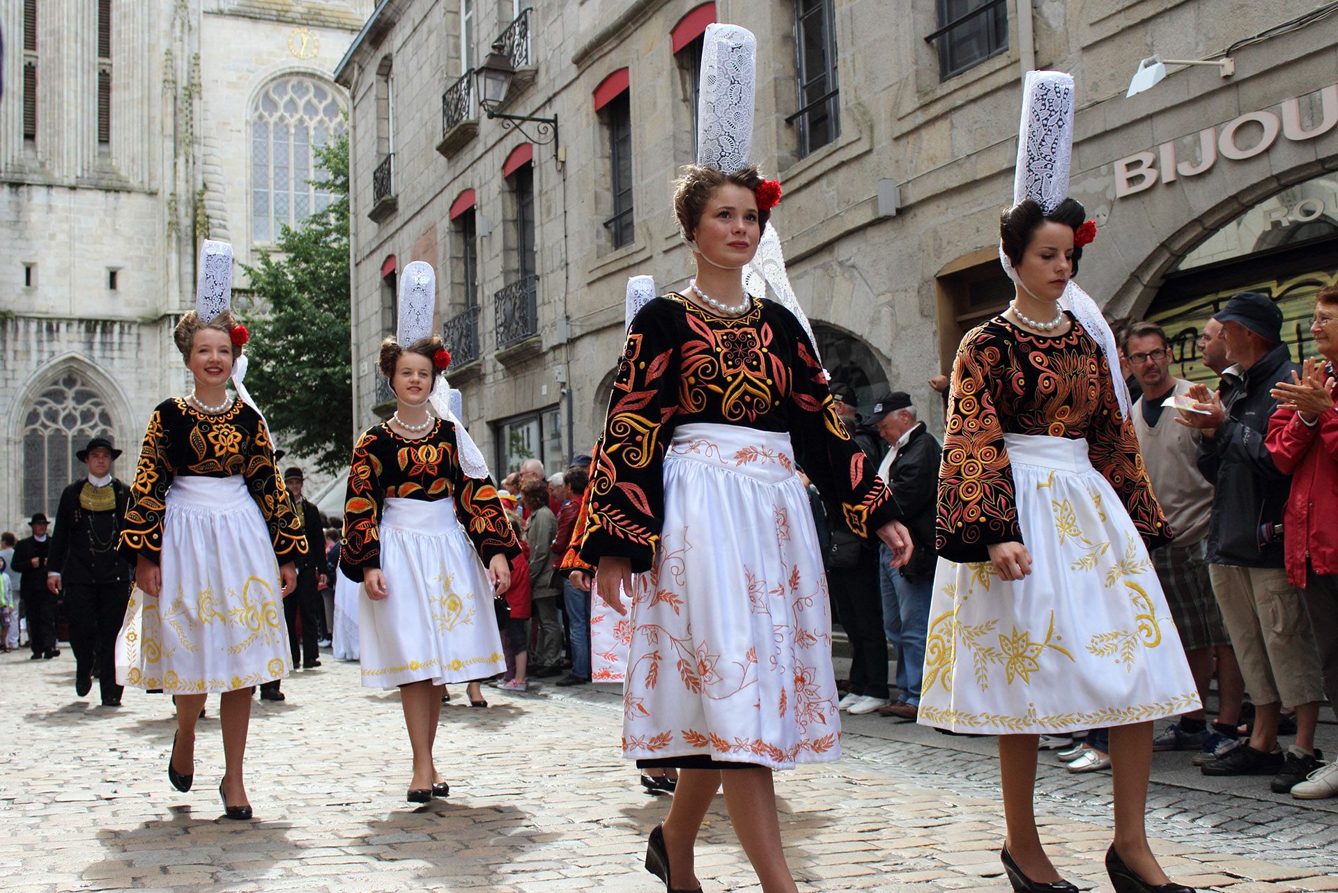 Traditional Dress Around The World Rough Guides Traditional Dress Around The World Rough Guides